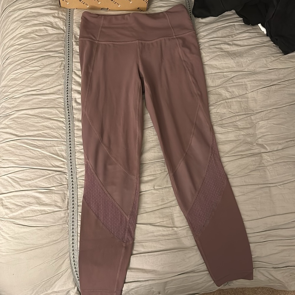 NWOT Athleta 7/8 Mesh Shine Salutation Leggings Dusty Rose/Purple